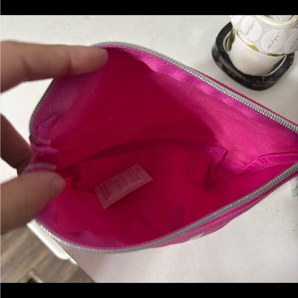 IT Cosmetic Bag Brand New - Picture 3 of 6